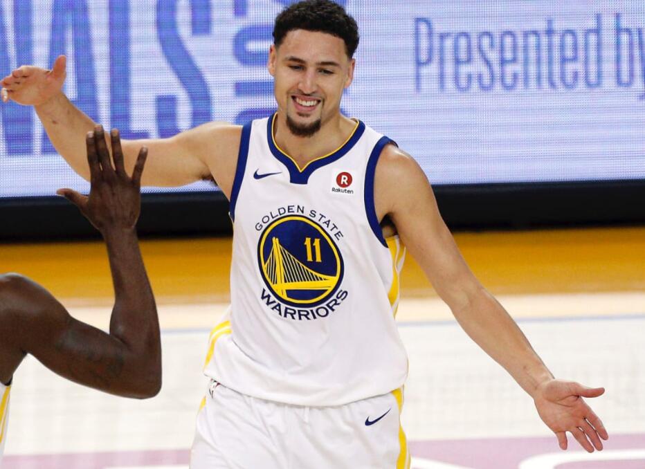 包含赛前社区盾传出新动向，巴塞罗那更衣室发声，管理层表态：气氛紧张，赛季目标并未改变的词条