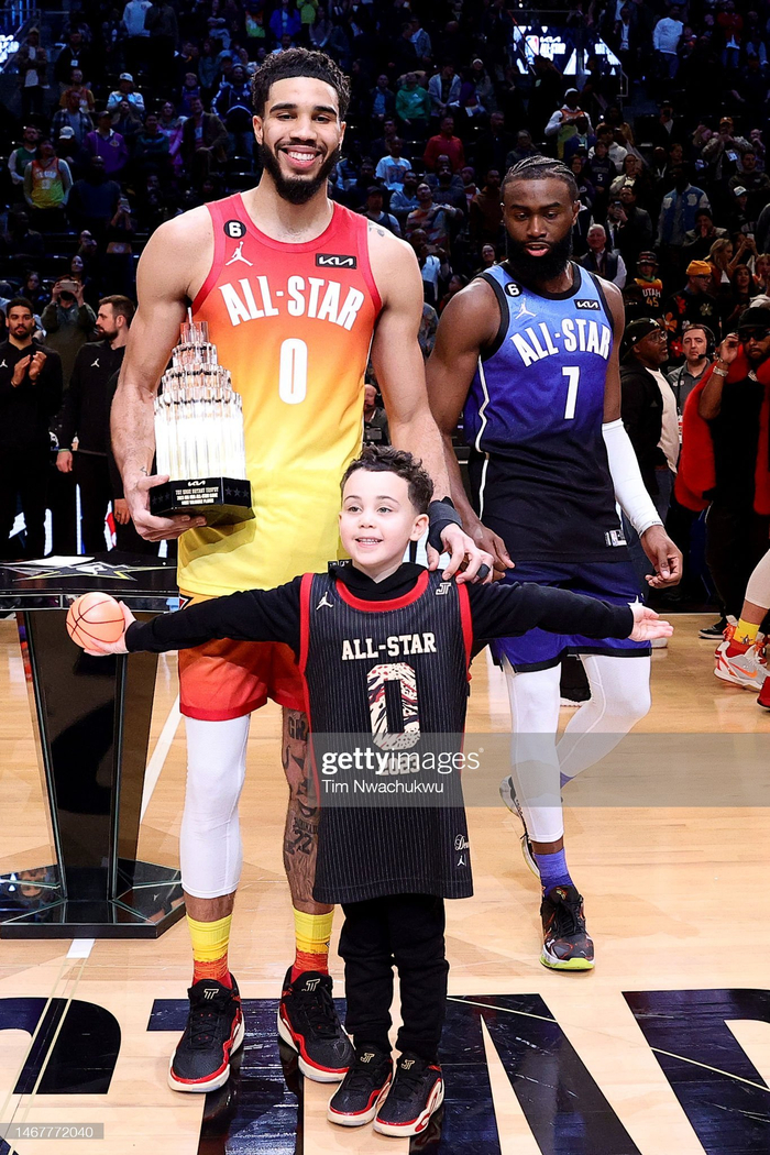 关于里程碑夜！洛杉矶快船刷新队史纪录；全明星赛转会期刷纪录；媒体盛赞；临场指挥获称赞的信息