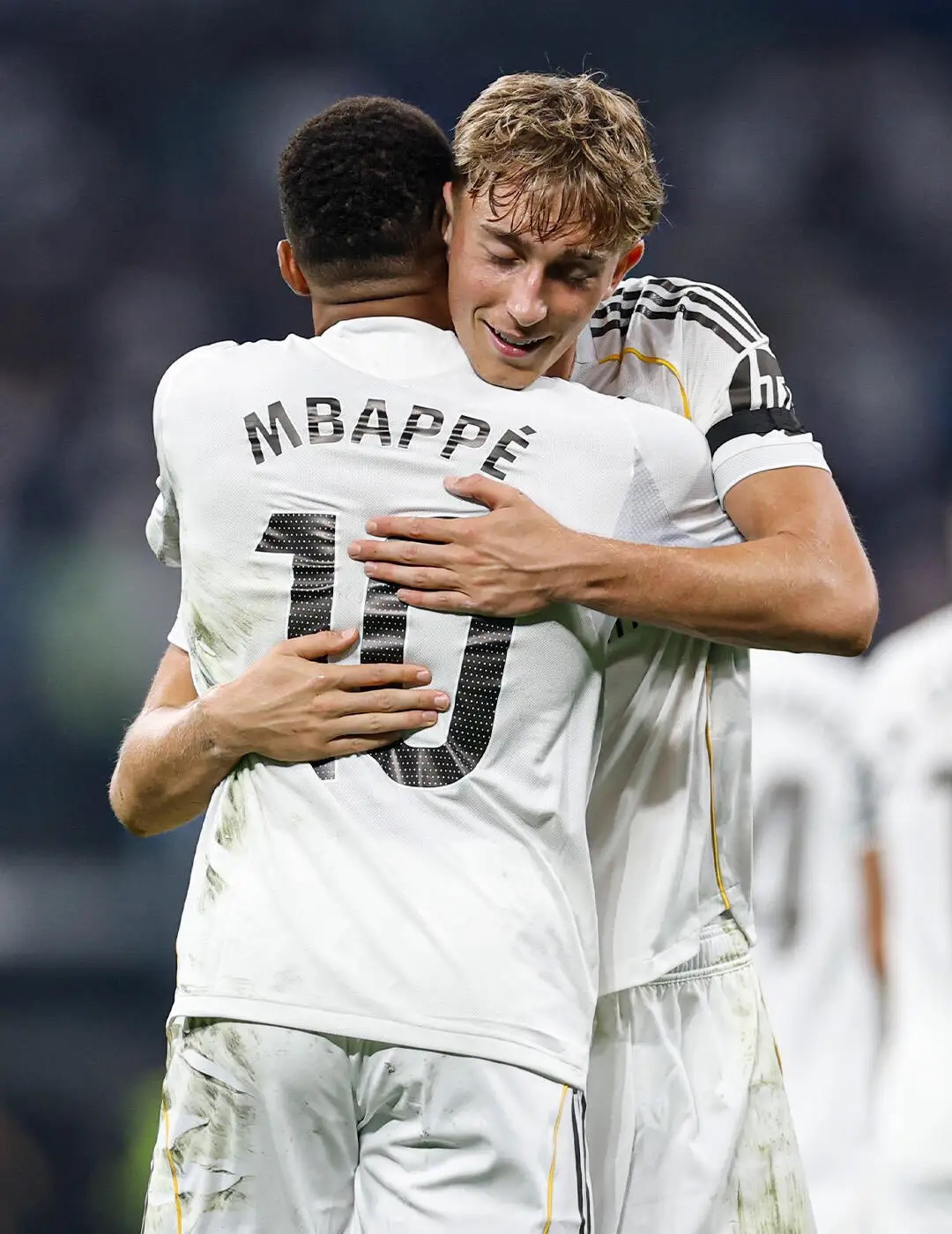 包含皇家社会训练开放日，转会期复出首秀引欢呼，意大利杯在即，球队文化再被提及的词条