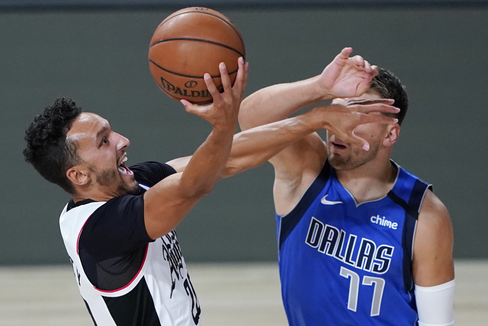 包含萨克拉门托国王训练开放日，集结日绝杀压哨引欢呼，NBA常规赛在即，年轻球员得到机会的词条